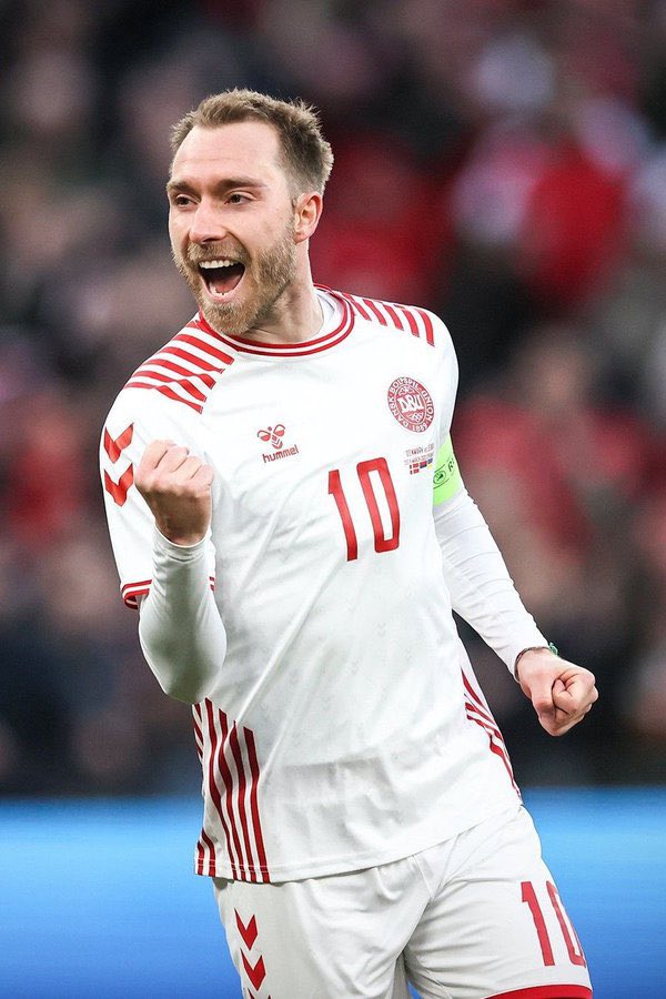 Eriksen Collapses in Denmark Friendly but Walks Off Pitch